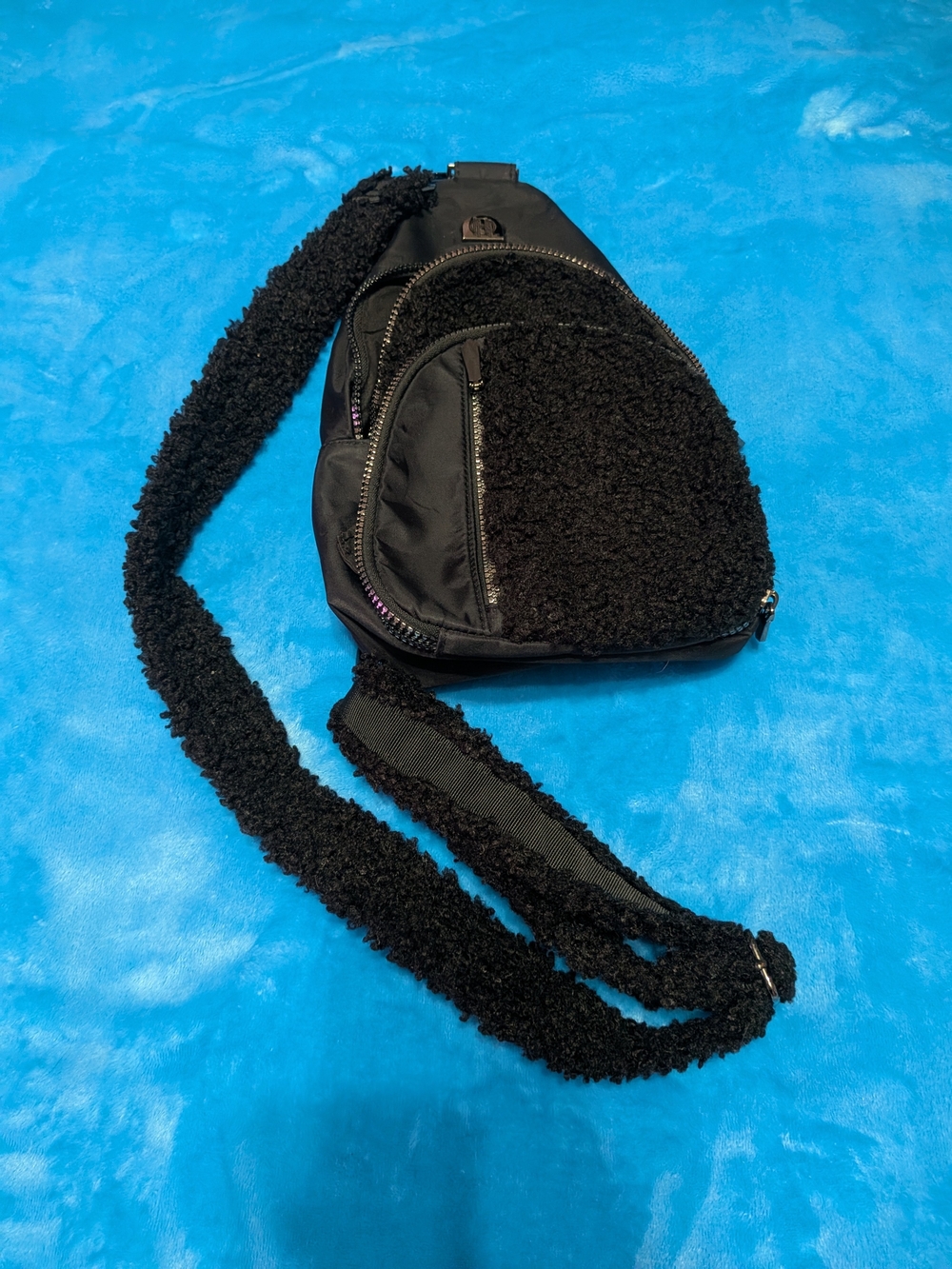 🖤✨ Black Sherpa Sling Bag with Zip Pocket ✨🖤